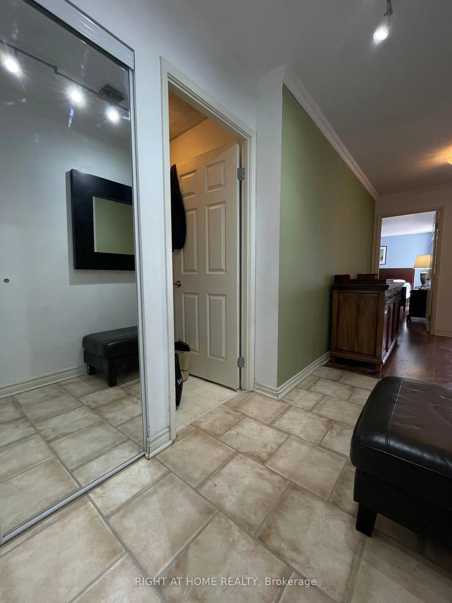 Photo 5 of Unit 1507, 298 Jarvis Street, Toronto, Church-Yonge Corridor — HOMEH