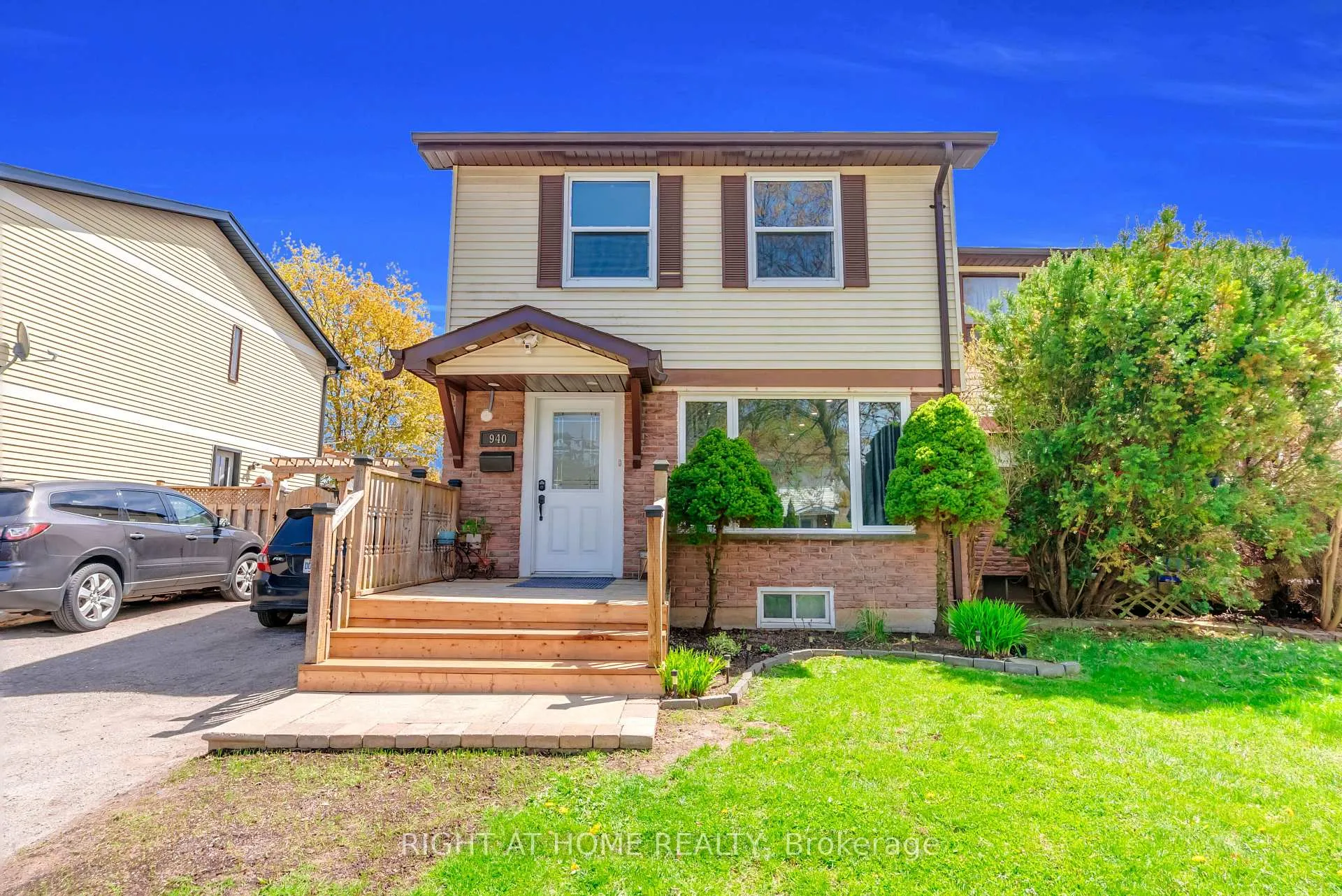 Photo 2 of 940 Gentry Crescent, Oshawa, Eastdale — HOMEH