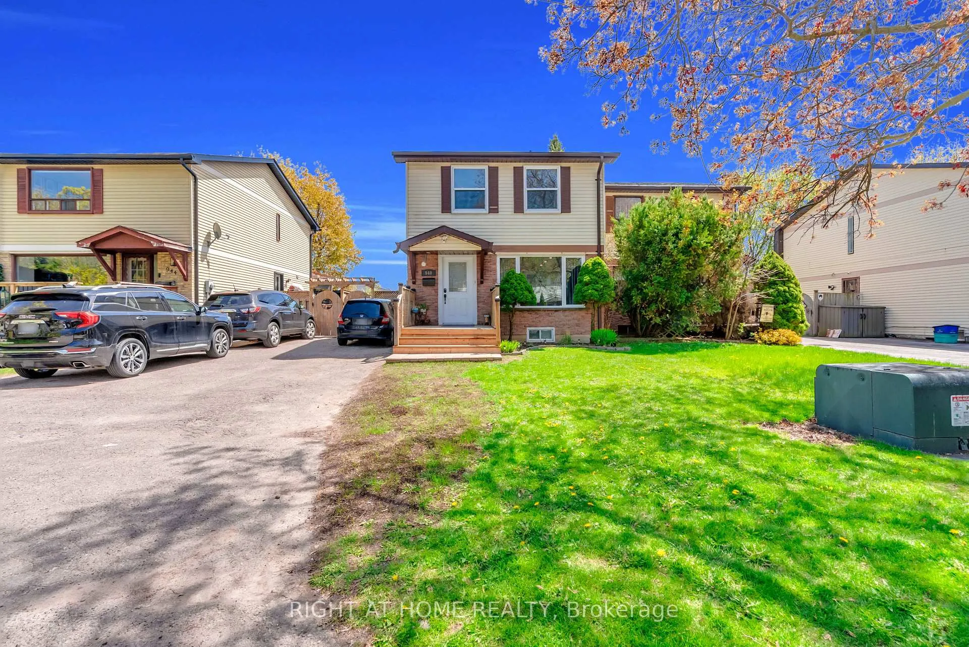 Photo 4 of 940 Gentry Crescent, Oshawa, Eastdale — HOMEH