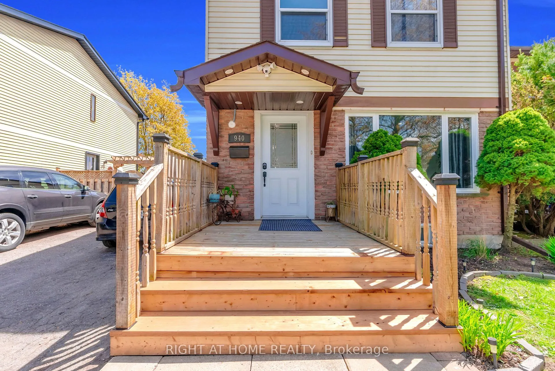 Photo 5 of 940 Gentry Crescent, Oshawa, Eastdale — HOMEH