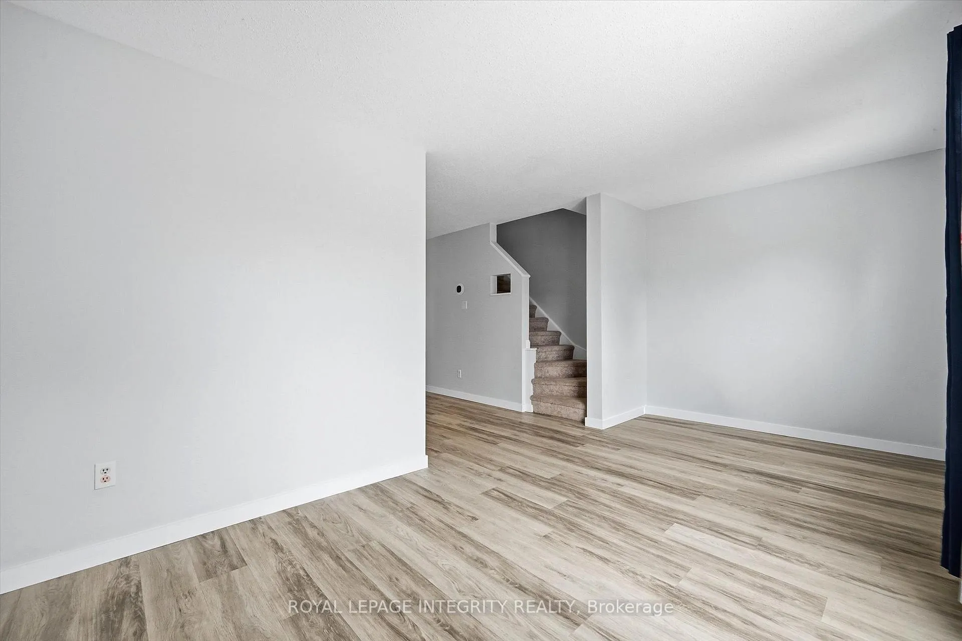 Photo 5 of 228 Millroad Way, Ottawa, Chatelaine Village — HOMEH