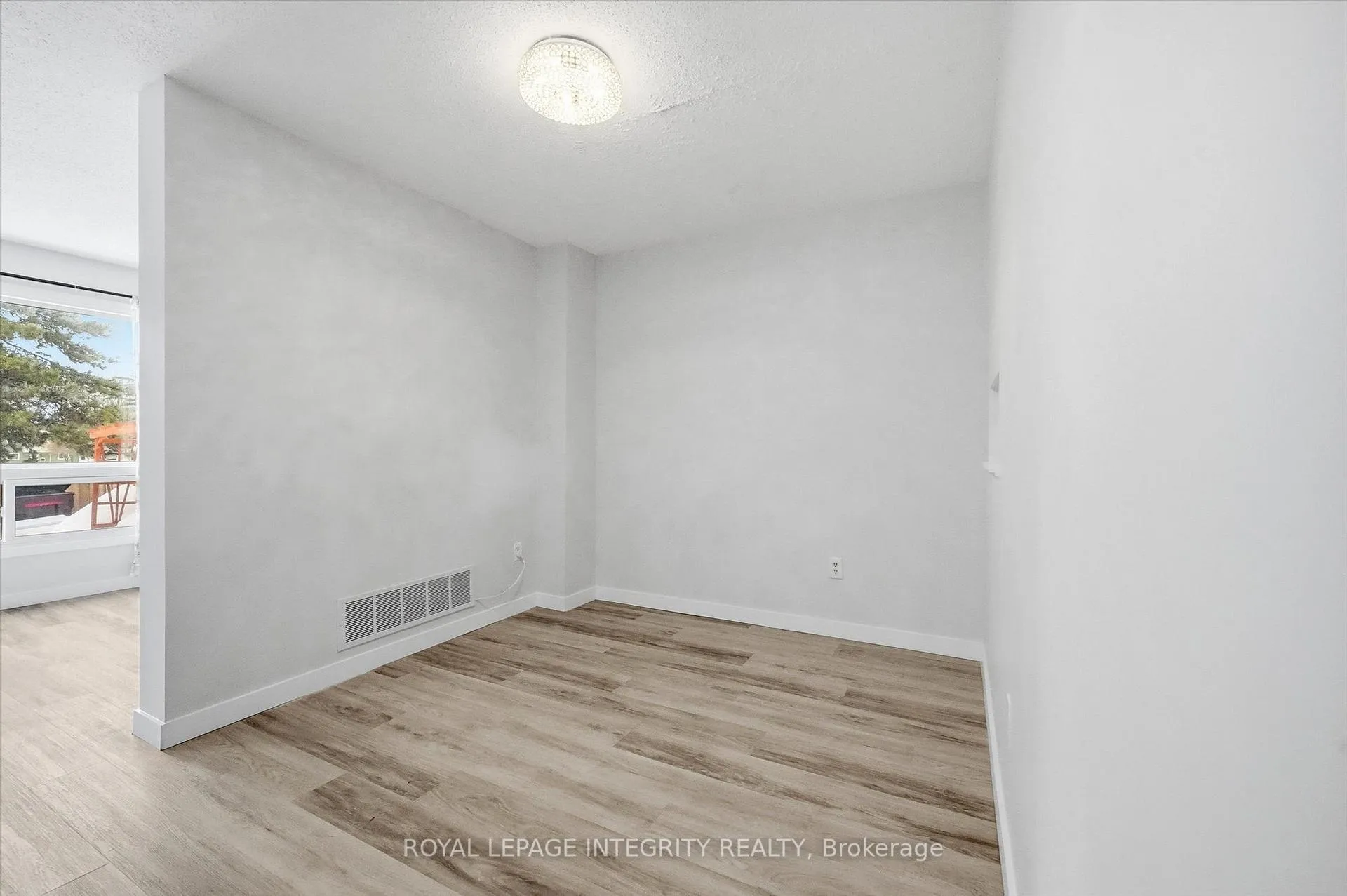 Photo 8 of 228 Millroad Way, Ottawa, Chatelaine Village — HOMEH