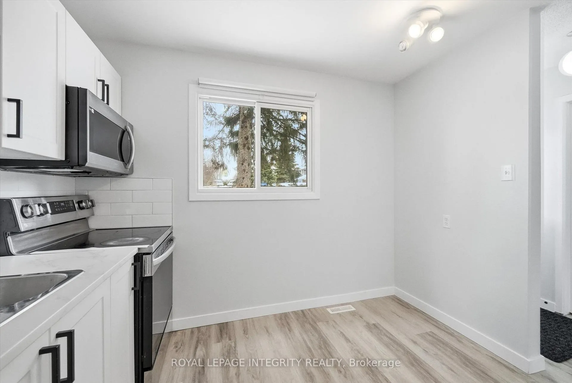 Photo 17 of 228 Millroad Way, Ottawa, Chatelaine Village — HOMEH