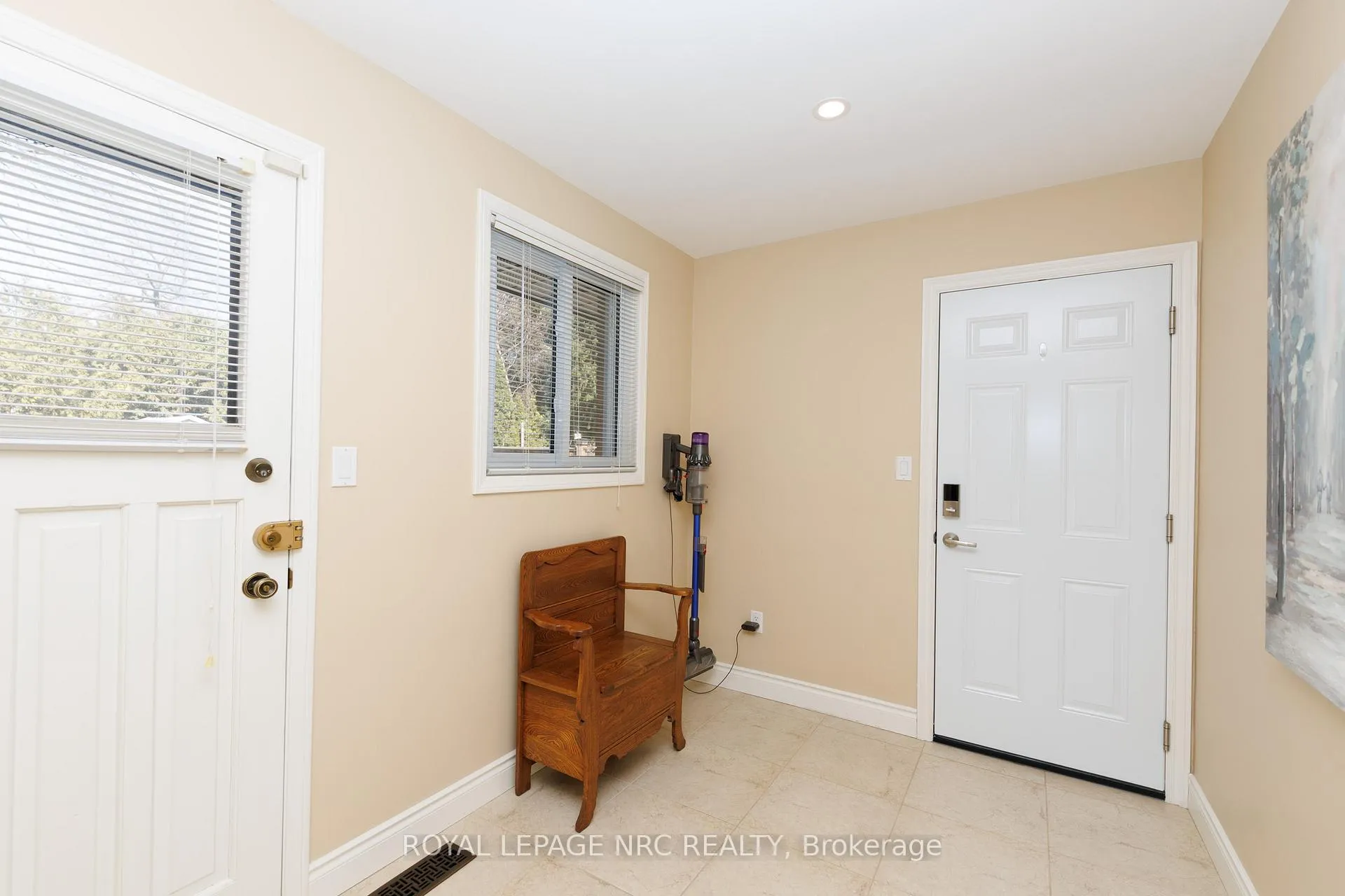 Photo 12 of 60 Millbridge Crescent, Pelham, Fonthill — HOMEH
