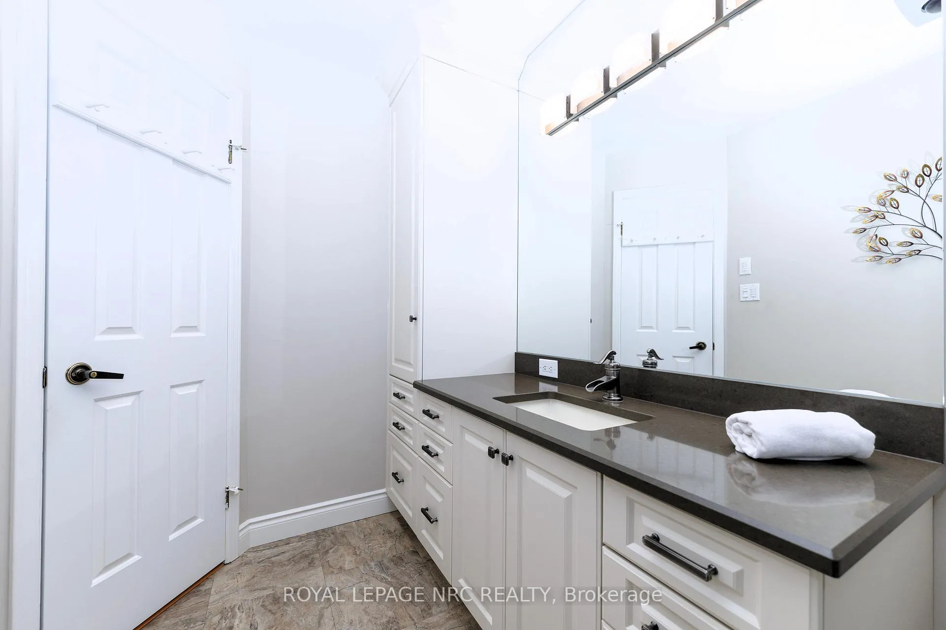 Photo 16 of 60 Millbridge Crescent, Pelham, Fonthill — HOMEH