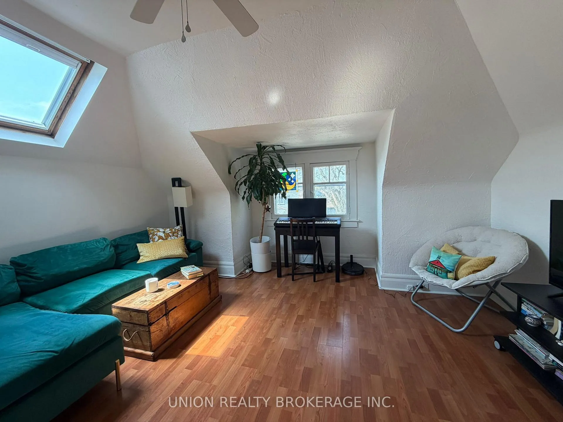 Photo 2 of Unit ThirdFloor, 33 Balsam Avenue, Toronto, The Beaches — HOMEH