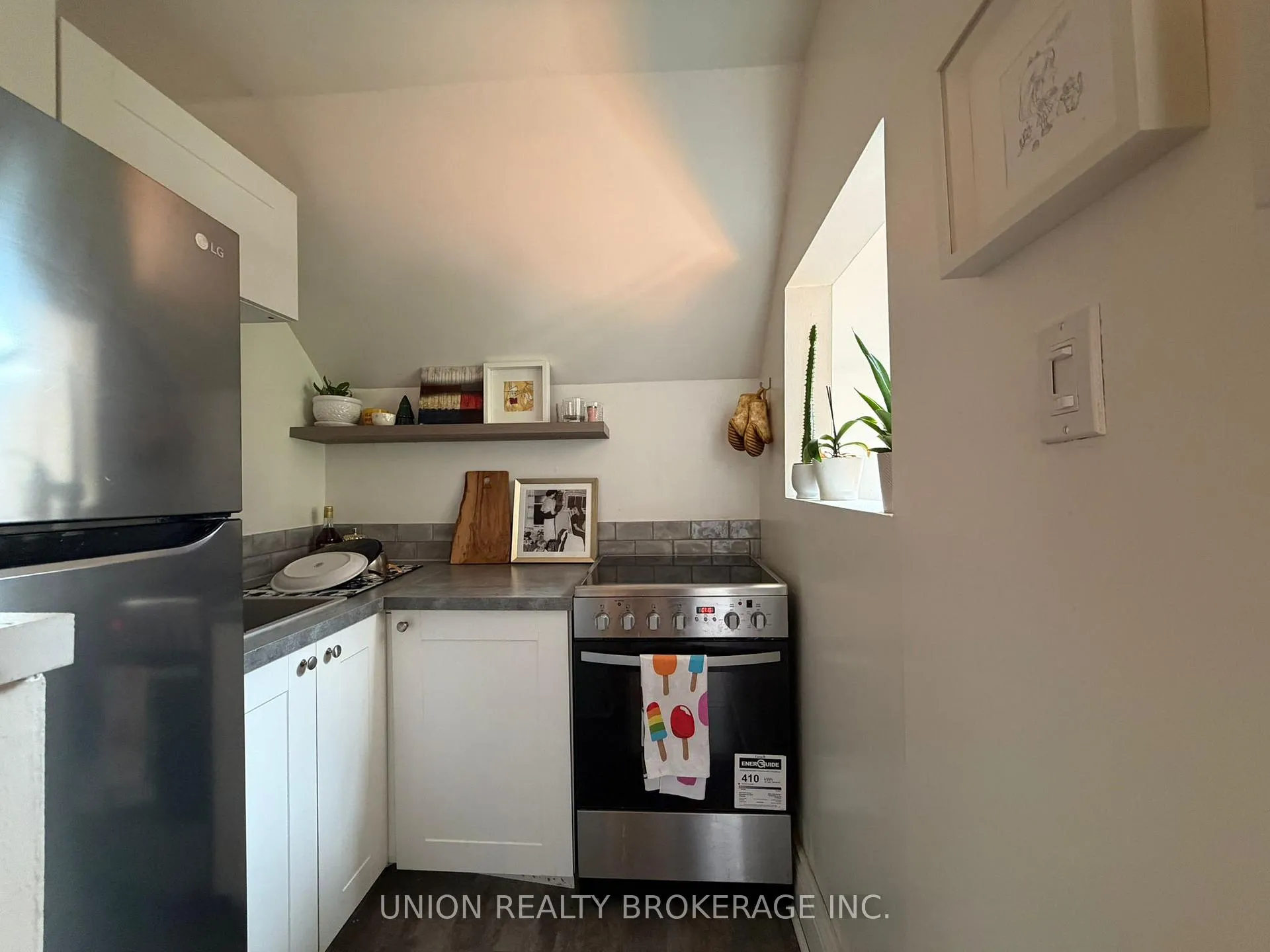Photo 4 of Unit ThirdFloor, 33 Balsam Avenue, Toronto, The Beaches — HOMEH