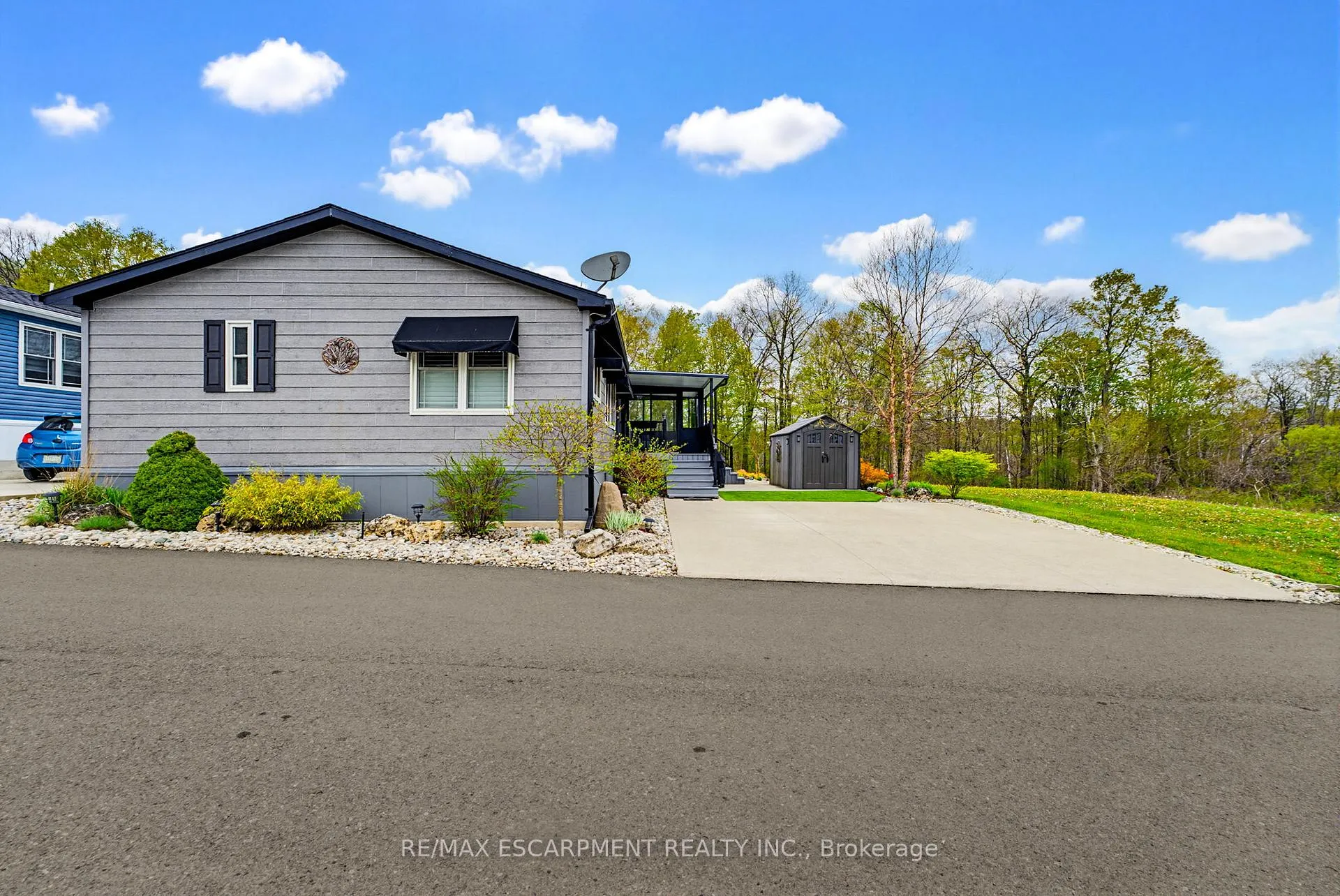 Front of Unit 2 Cedar Street, 4449 Milburough Line