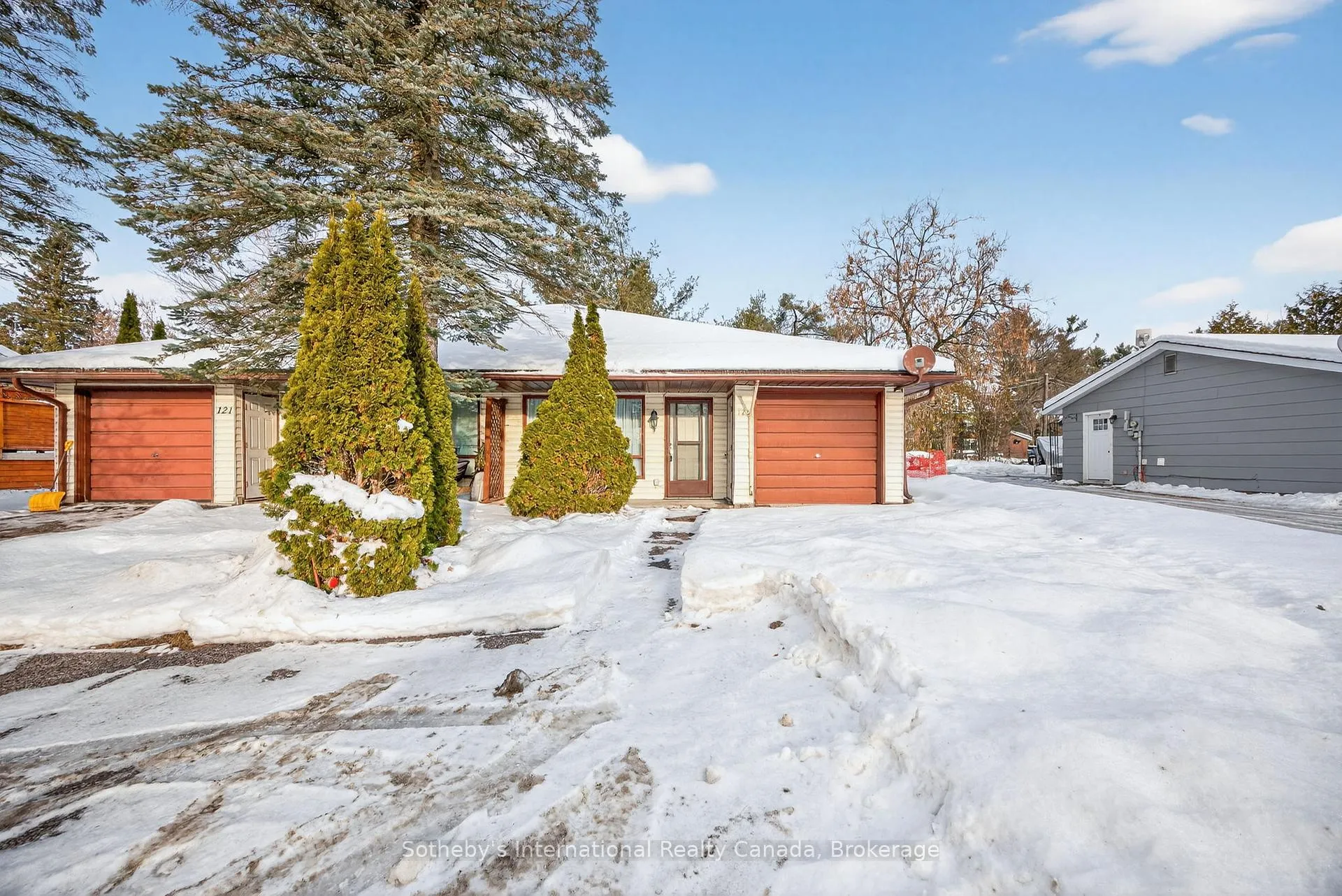 Photo 2 of 125 Taylor Road, Bracebridge, Macaulay — HOMEH