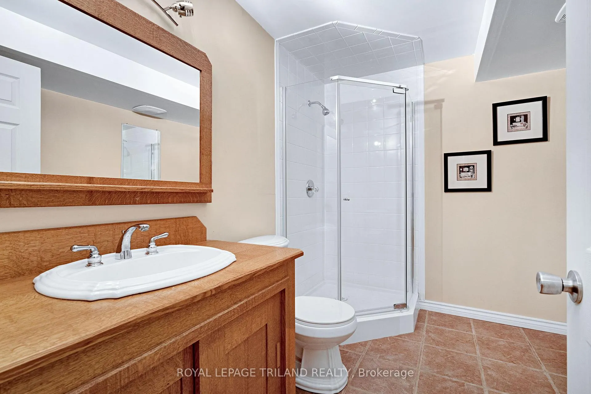 Photo 34 of 998 Gabor Street, London, South L — HOMEH