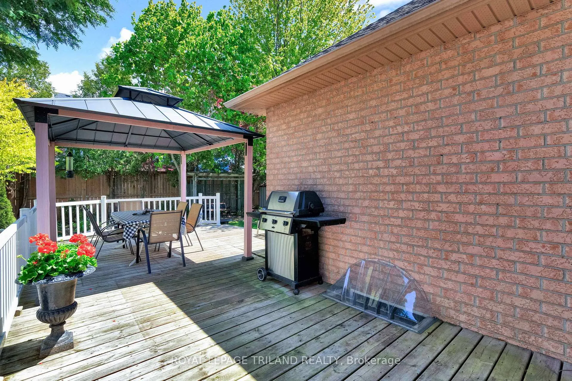 Photo 42 of 998 Gabor Street, London, South L — HOMEH