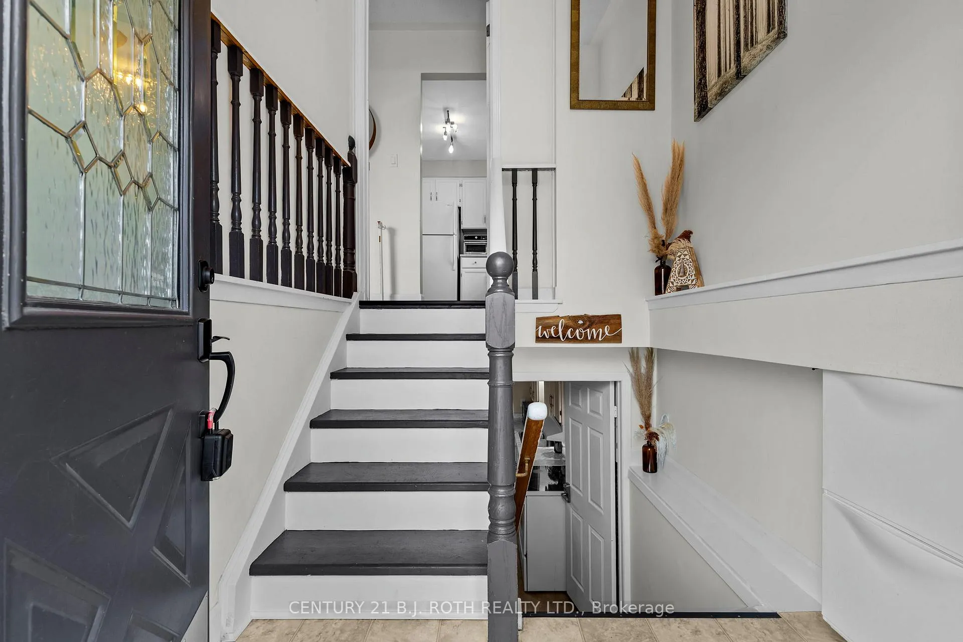 Photo 3 of 197 Westmount Drive S, Orillia — HOMEH