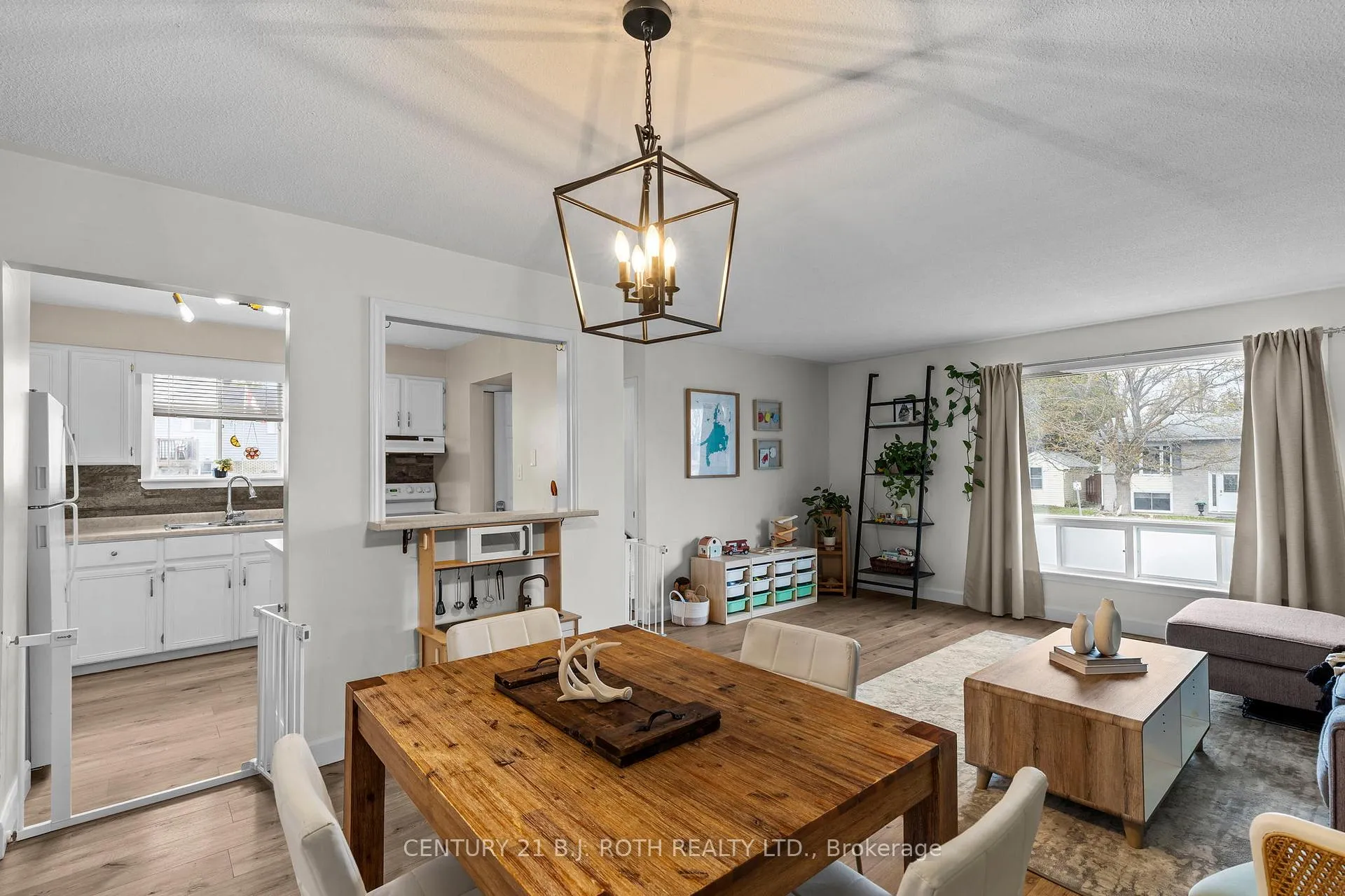 Photo 7 of 197 Westmount Drive S, Orillia — HOMEH