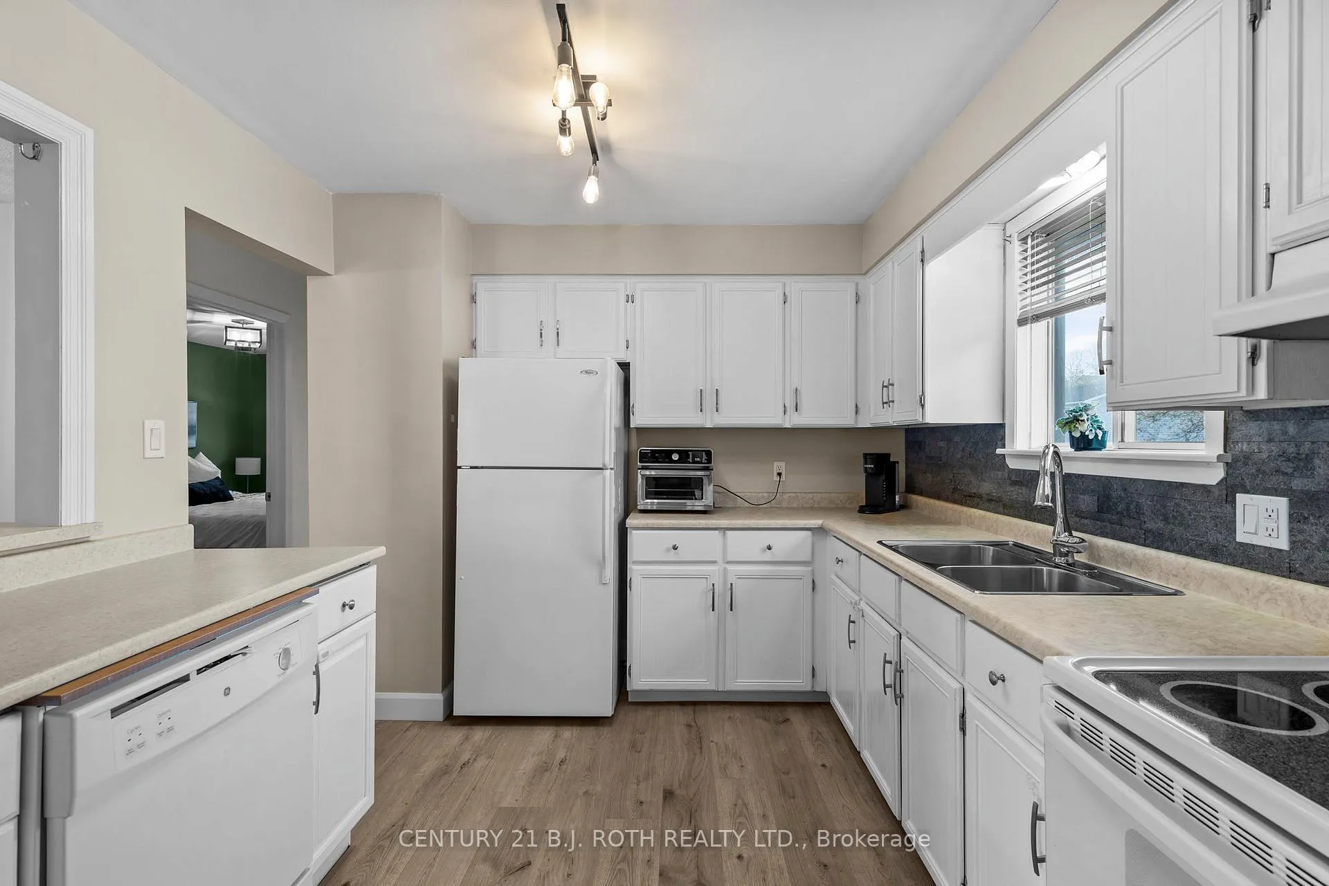 Photo 8 of 197 Westmount Drive S, Orillia — HOMEH