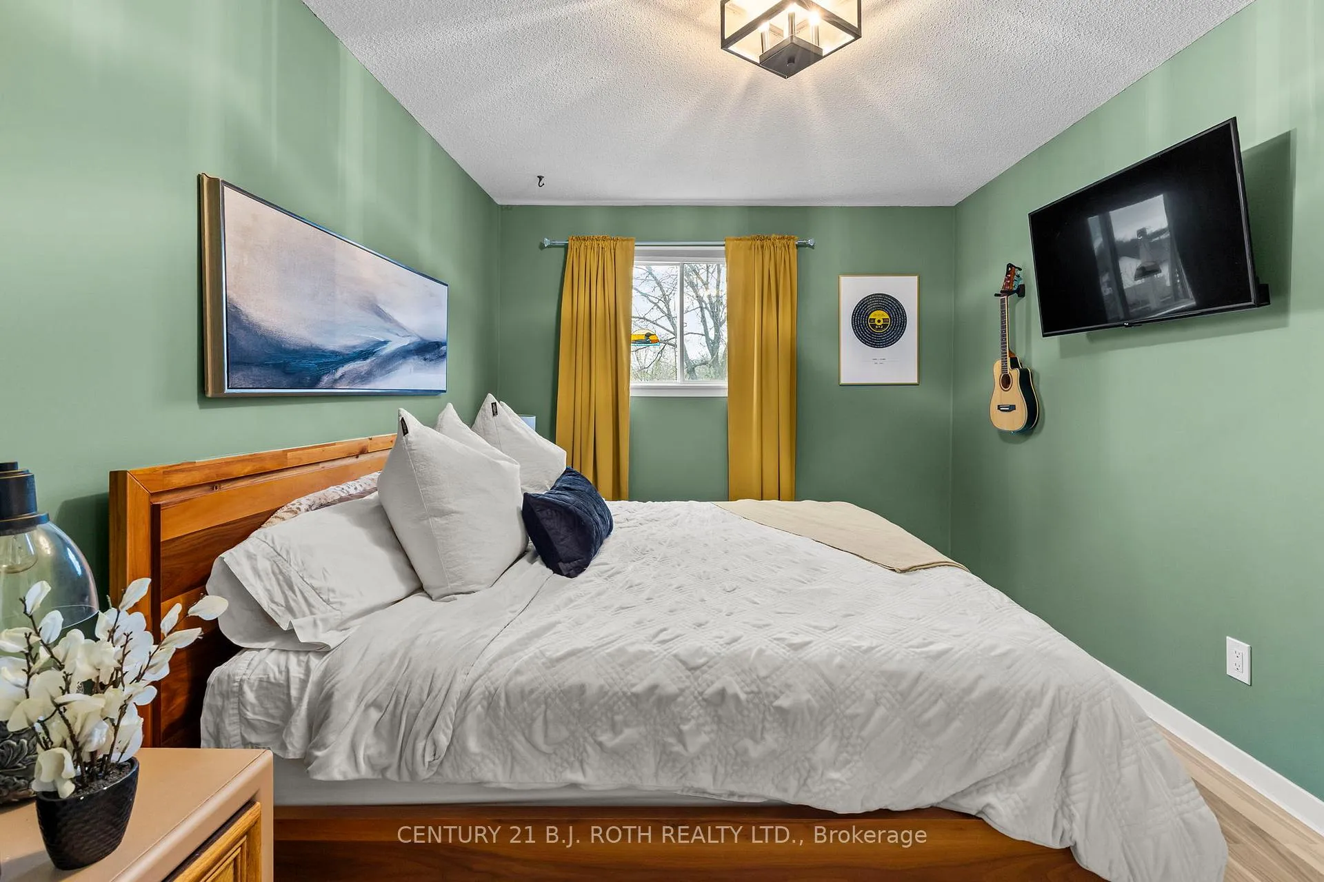 Photo 12 of 197 Westmount Drive S, Orillia — HOMEH
