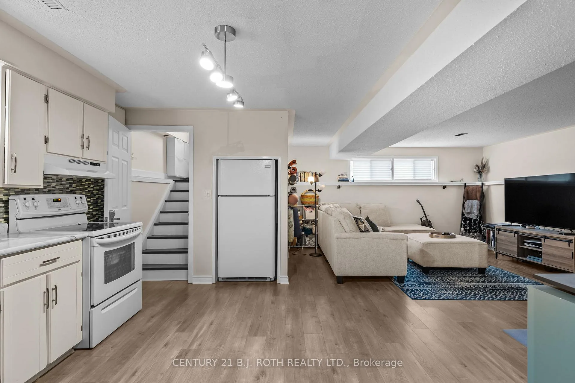 Photo 18 of 197 Westmount Drive S, Orillia — HOMEH