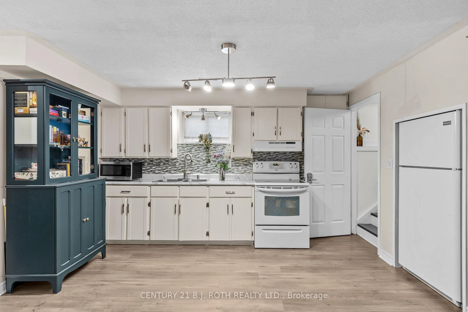 Photo 22 of 197 Westmount Drive S, Orillia — HOMEH