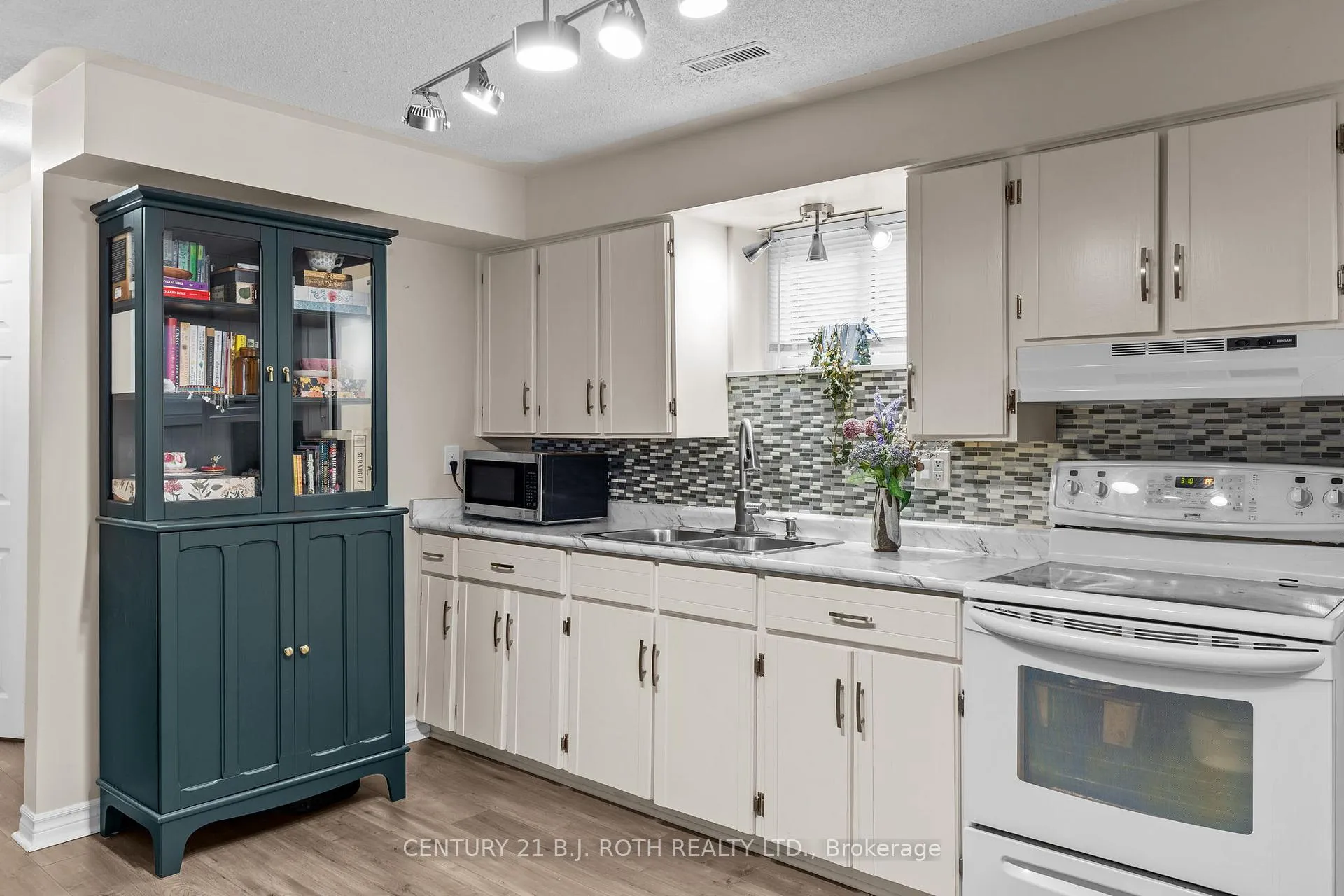 Photo 23 of 197 Westmount Drive S, Orillia — HOMEH
