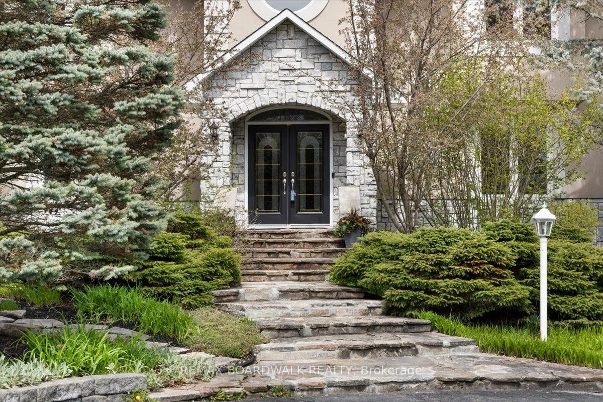 Photo 2 of 1520 Royal Orchard Drive, Ottawa, Cumberland Estates — HOMEH