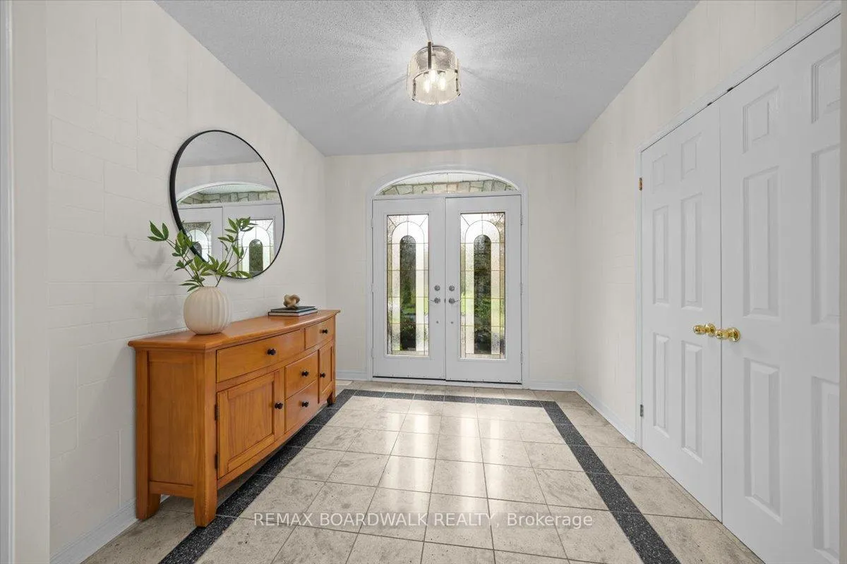 Photo 3 of 1520 Royal Orchard Drive, Ottawa, Cumberland Estates — HOMEH
