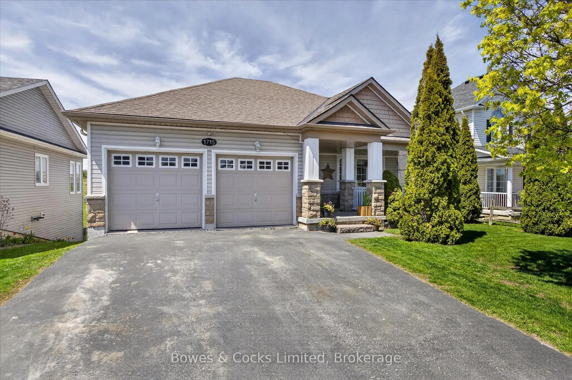 Front of 1715 Ravenwood Drive