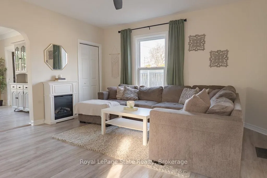Photo 3 of 8 Dundas Street, Brantford, North Ward — HOMEH