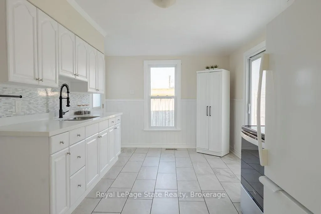 Photo 12 of 8 Dundas Street, Brantford, North Ward — HOMEH