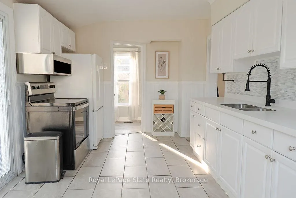 Photo 14 of 8 Dundas Street, Brantford, North Ward — HOMEH