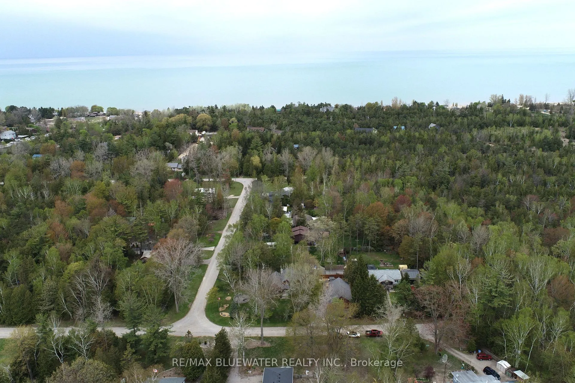 Photo 3 of 6436 Robert Avenue, Lambton Shores — HOMEH