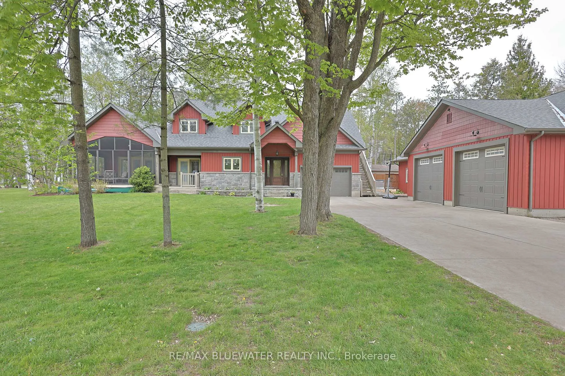 Photo 6 of 6436 Robert Avenue, Lambton Shores — HOMEH