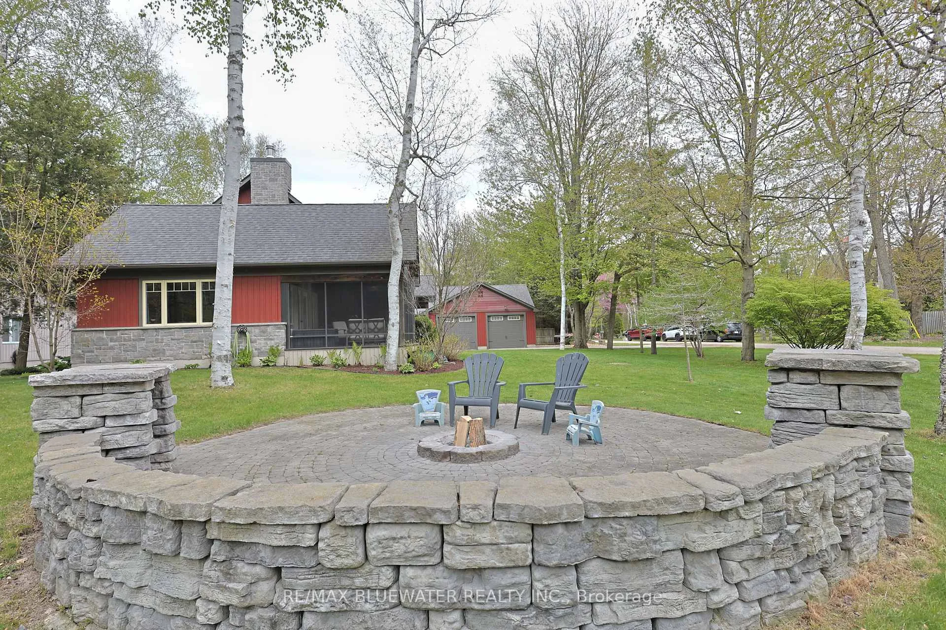 Photo 8 of 6436 Robert Avenue, Lambton Shores — HOMEH