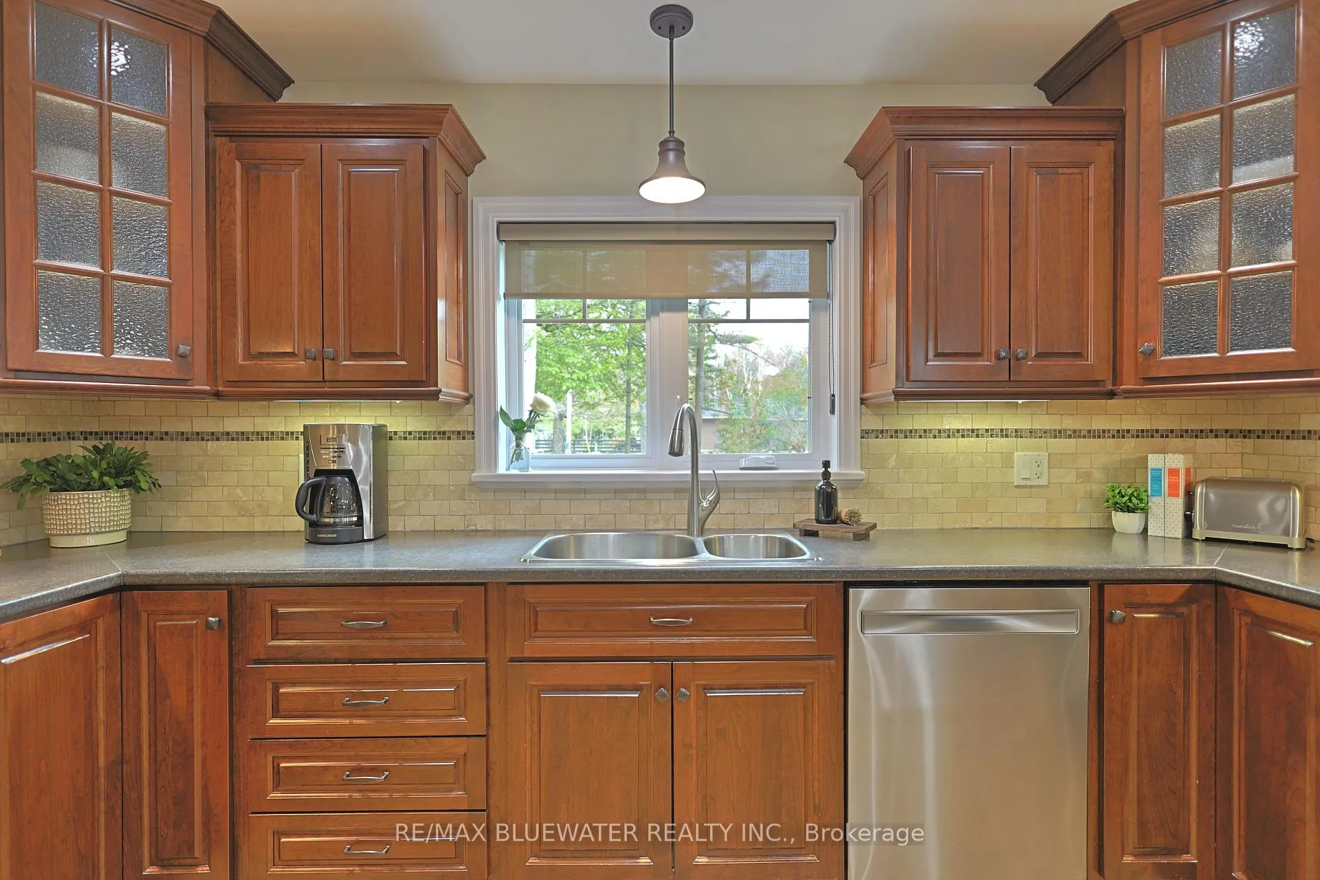 Photo 17 of 6436 Robert Avenue, Lambton Shores — HOMEH