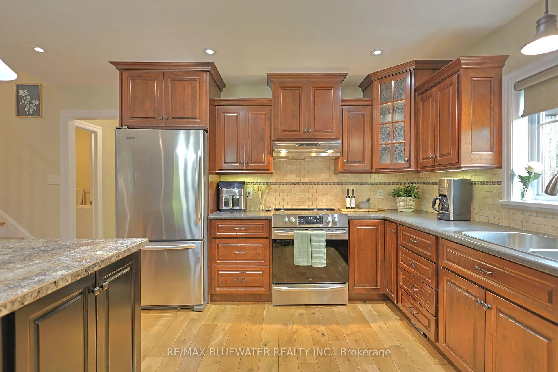 Photo 18 of 6436 Robert Avenue, Lambton Shores — HOMEH