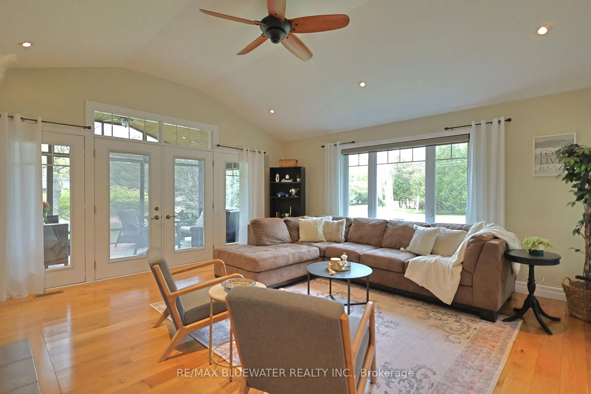 Photo 24 of 6436 Robert Avenue, Lambton Shores — HOMEH