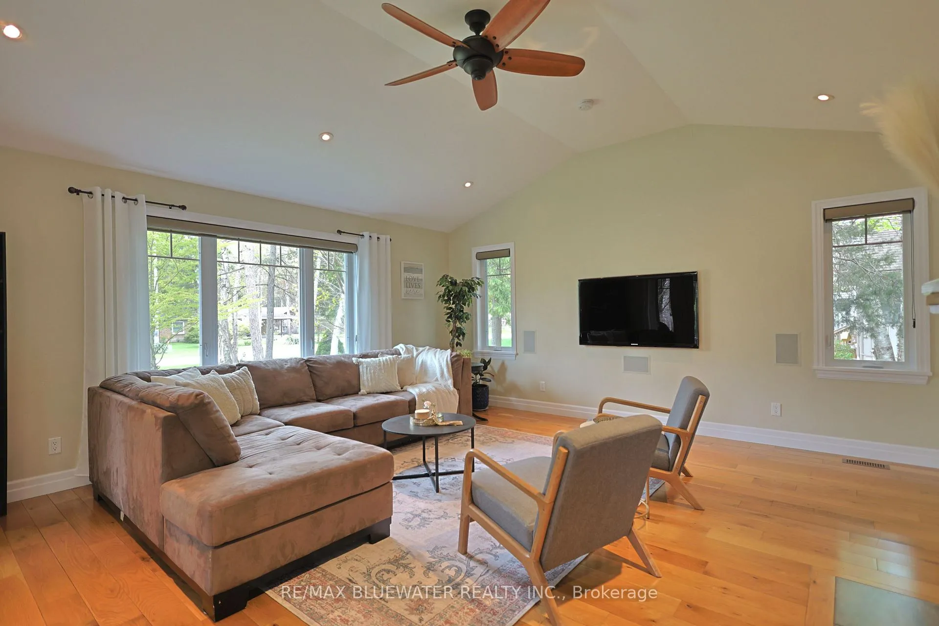 Photo 27 of 6436 Robert Avenue, Lambton Shores — HOMEH