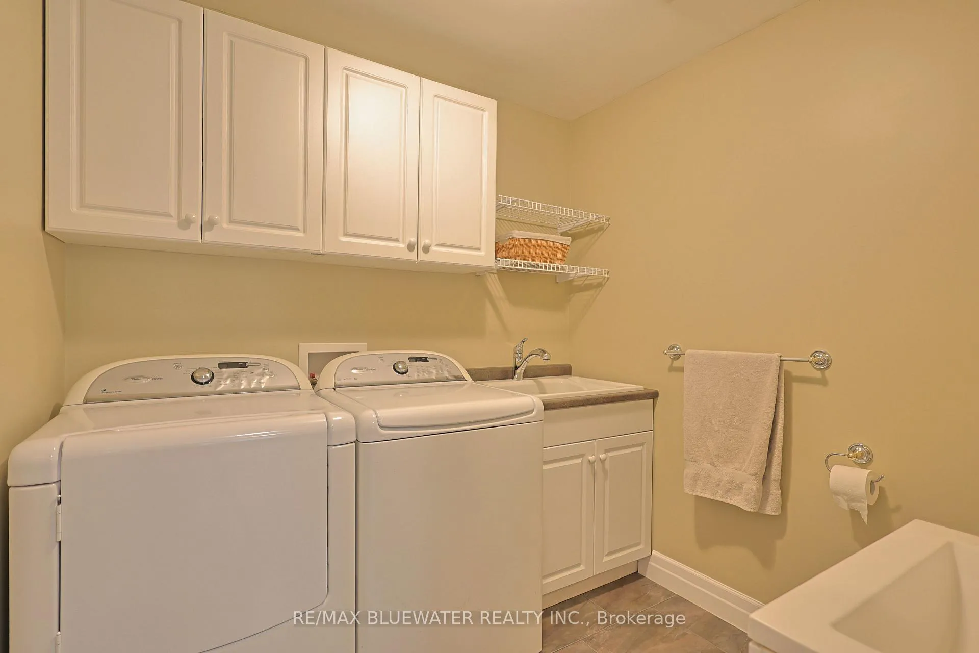 Photo 36 of 6436 Robert Avenue, Lambton Shores — HOMEH