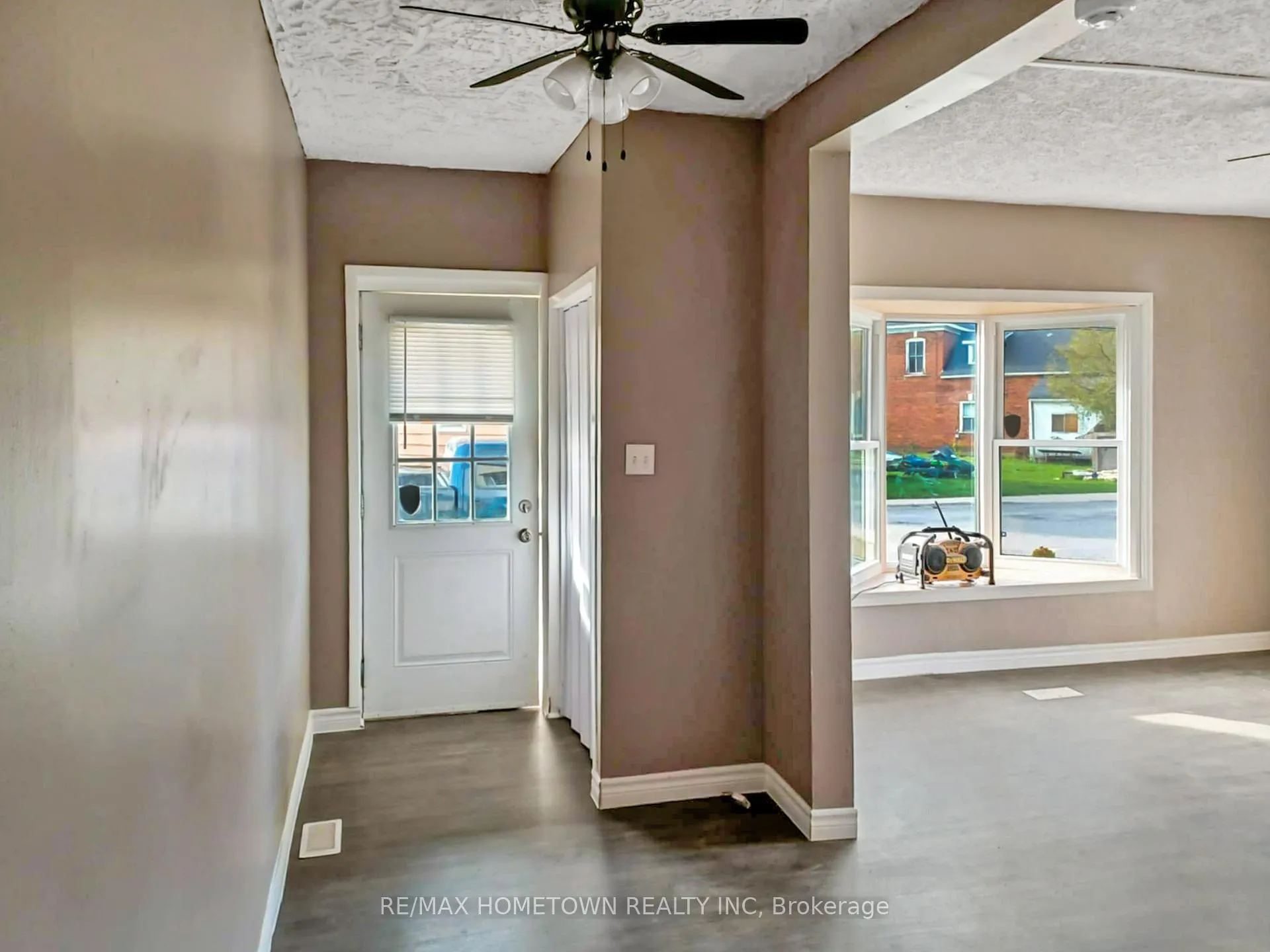 Photo 3 of 5 Robinson Avenue, Smiths Falls — HOMEH