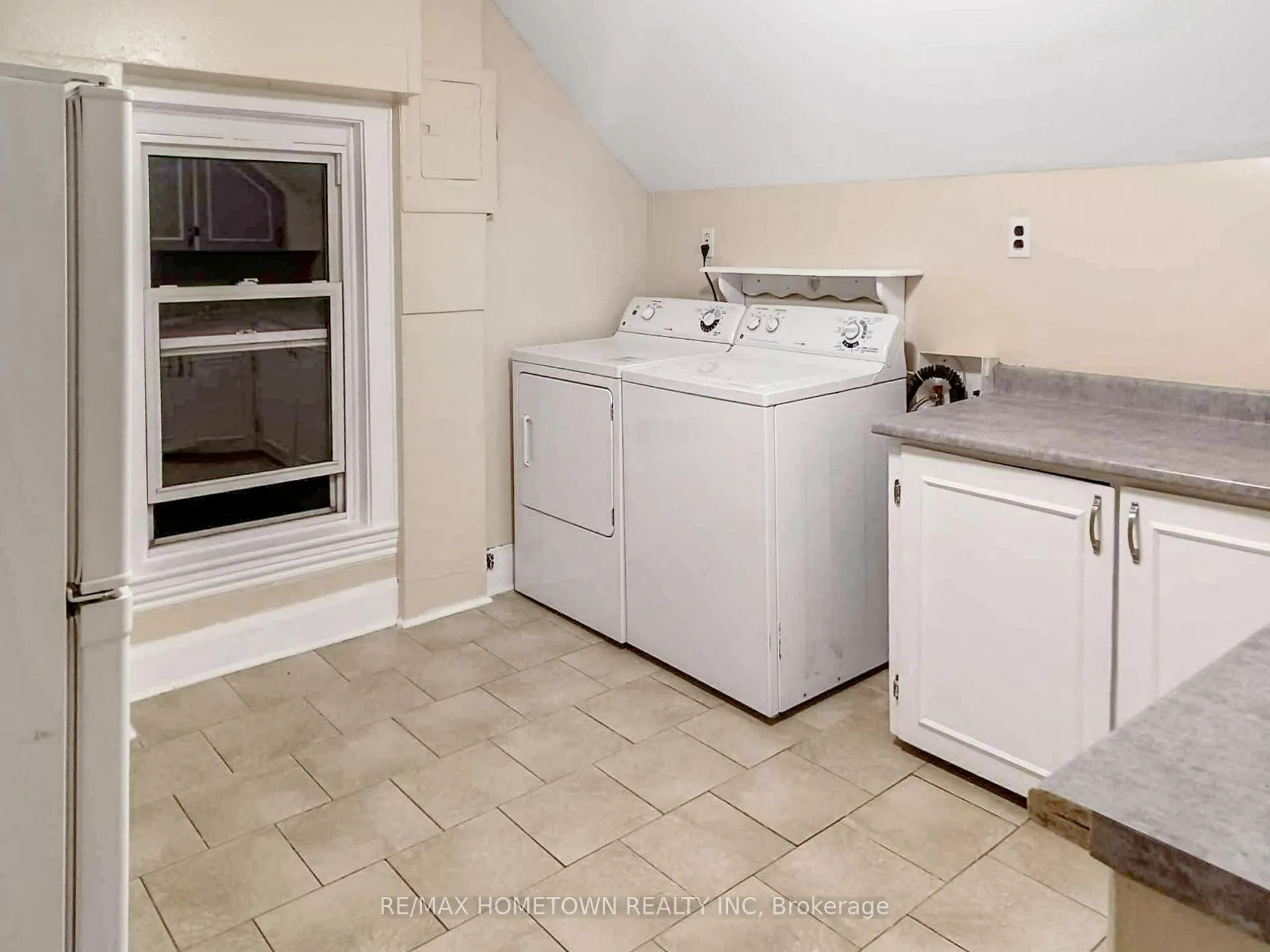 Photo 13 of 5 Robinson Avenue, Smiths Falls — HOMEH