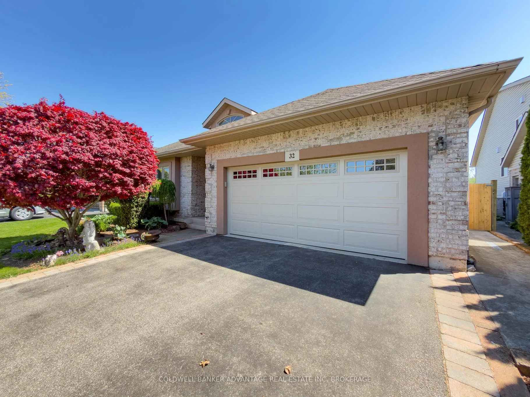 Photo 3 of 32 Michaela Crescent, Pelham, Fonthill — HOMEH