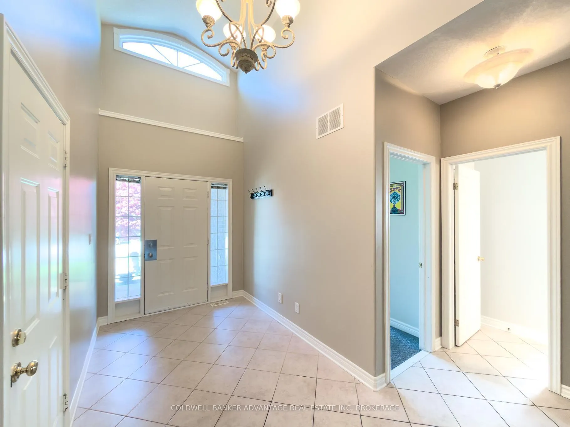 Photo 10 of 32 Michaela Crescent, Pelham, Fonthill — HOMEH