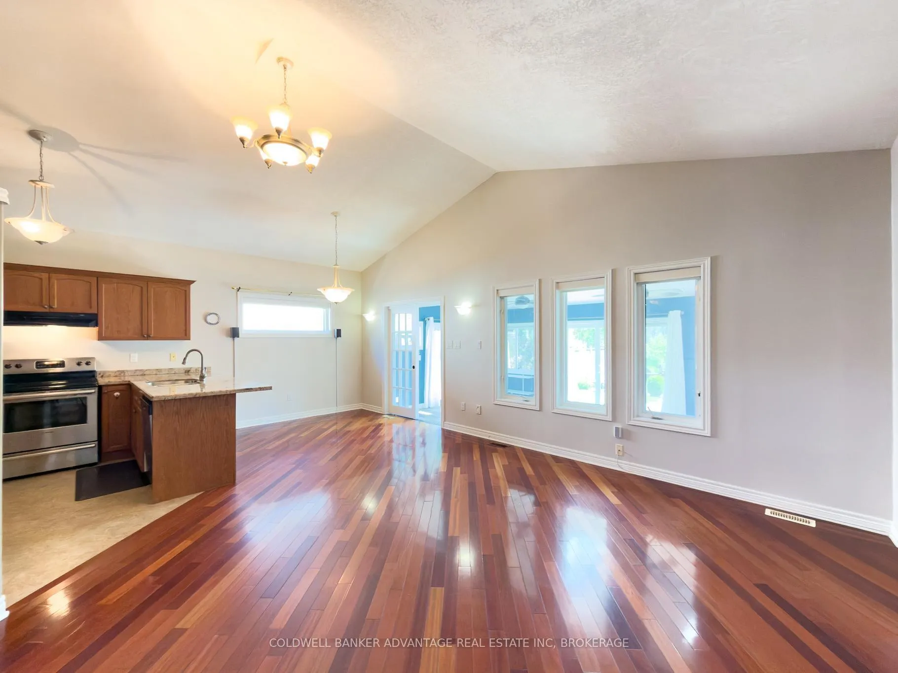 Photo 13 of 32 Michaela Crescent, Pelham, Fonthill — HOMEH