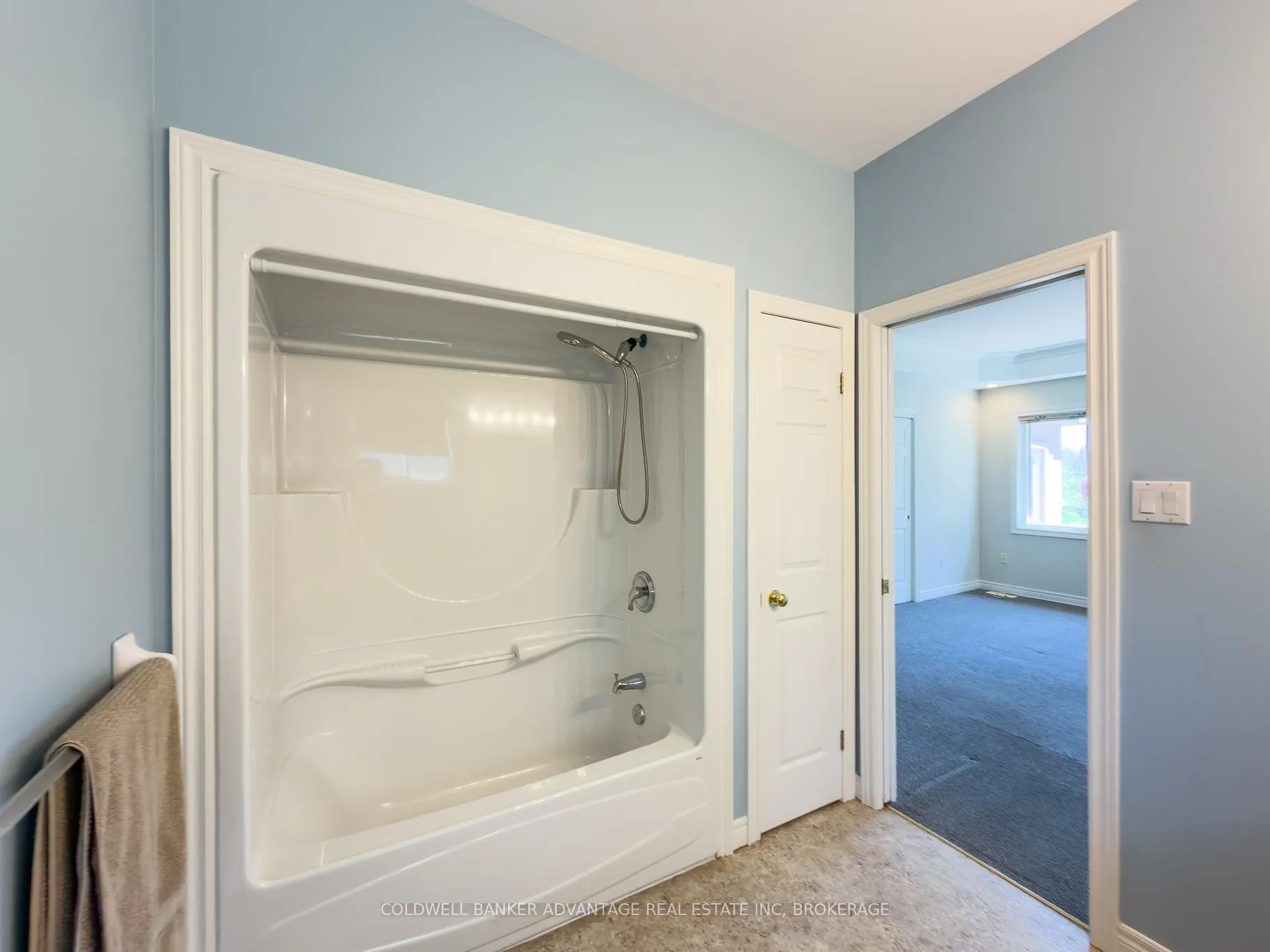 Photo 22 of 32 Michaela Crescent, Pelham, Fonthill — HOMEH