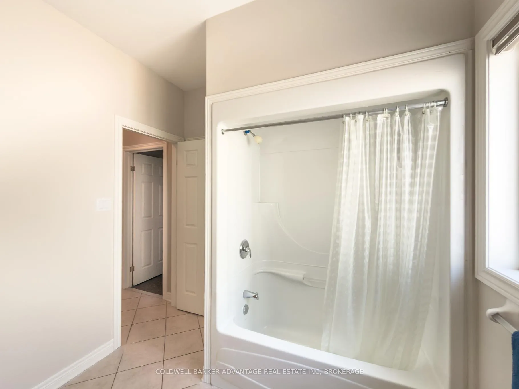 Photo 25 of 32 Michaela Crescent, Pelham, Fonthill — HOMEH