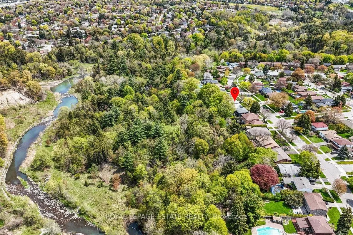 Photo 2 of 103 Pegasus Trail, Scarborough, Woburn — HOMEH