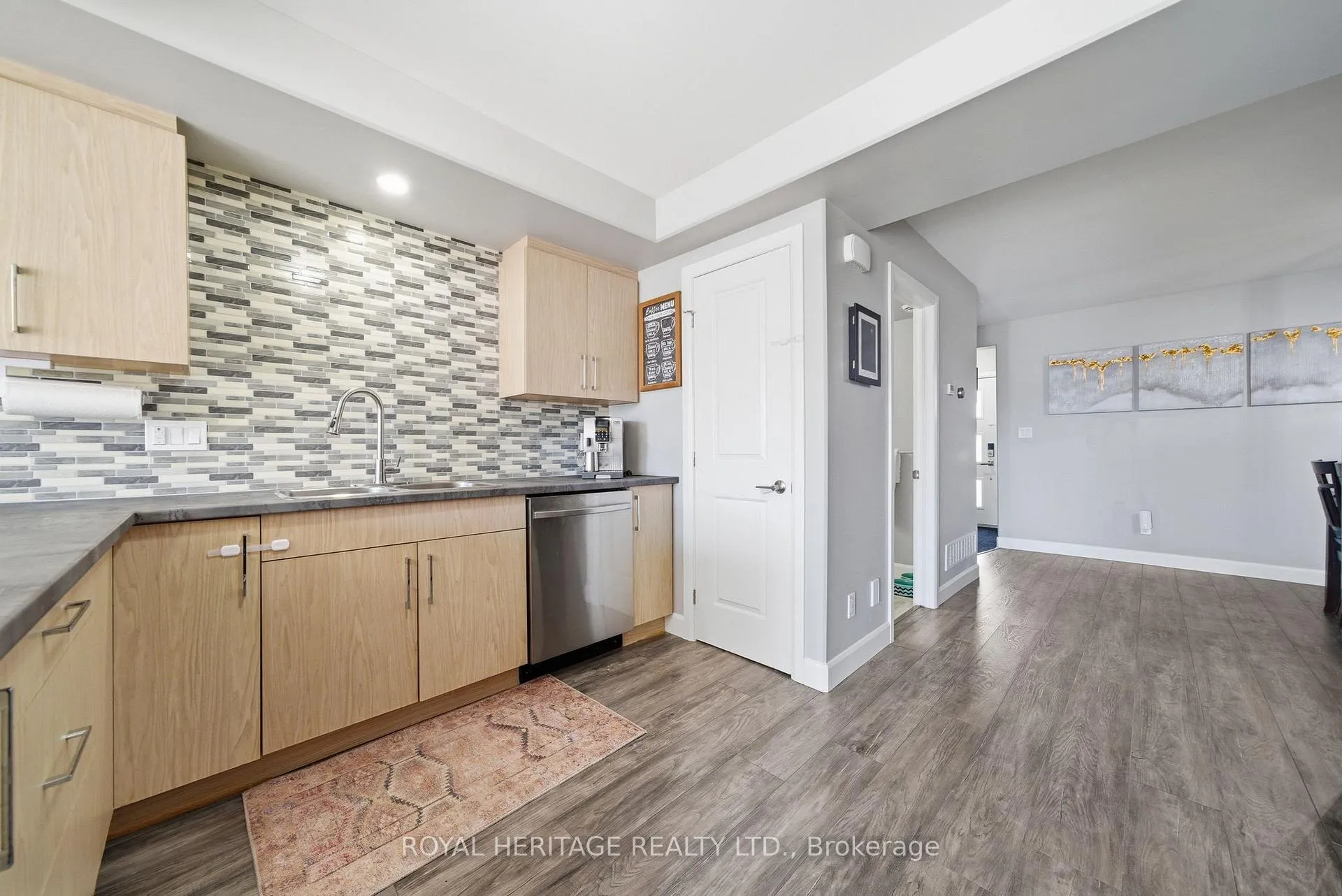 Photo 15 of 33 Dewal Place, Belleville, Belleville Ward — HOMEH