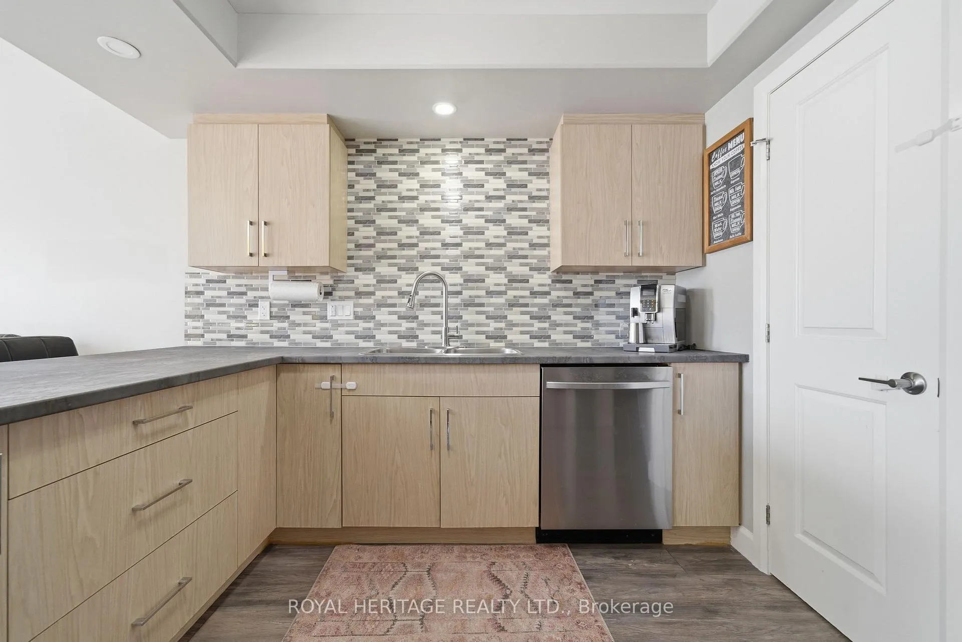 Photo 16 of 33 Dewal Place, Belleville, Belleville Ward — HOMEH