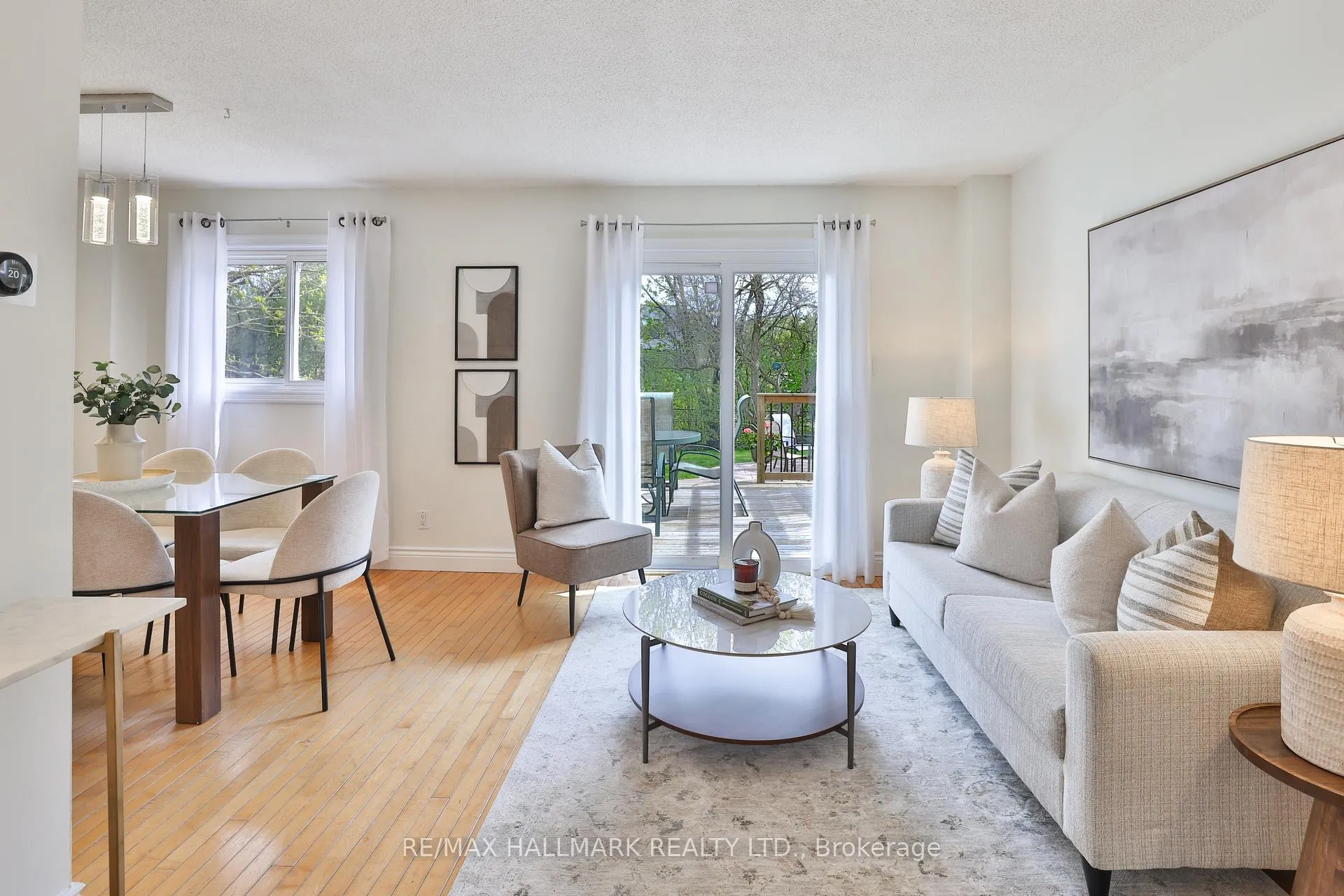 Photo 2 of 192 Martindale Crescent, Brampton, Brampton West — HOMEH