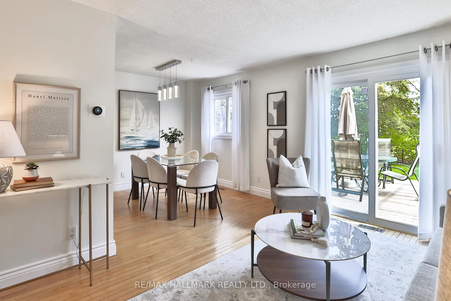 Photo 5 of 192 Martindale Crescent, Brampton, Brampton West — HOMEH