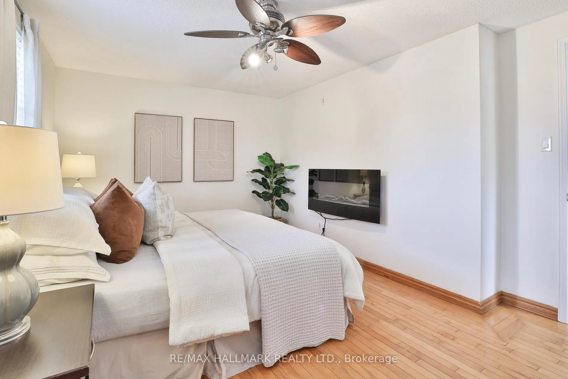 Photo 14 of 192 Martindale Crescent, Brampton, Brampton West — HOMEH