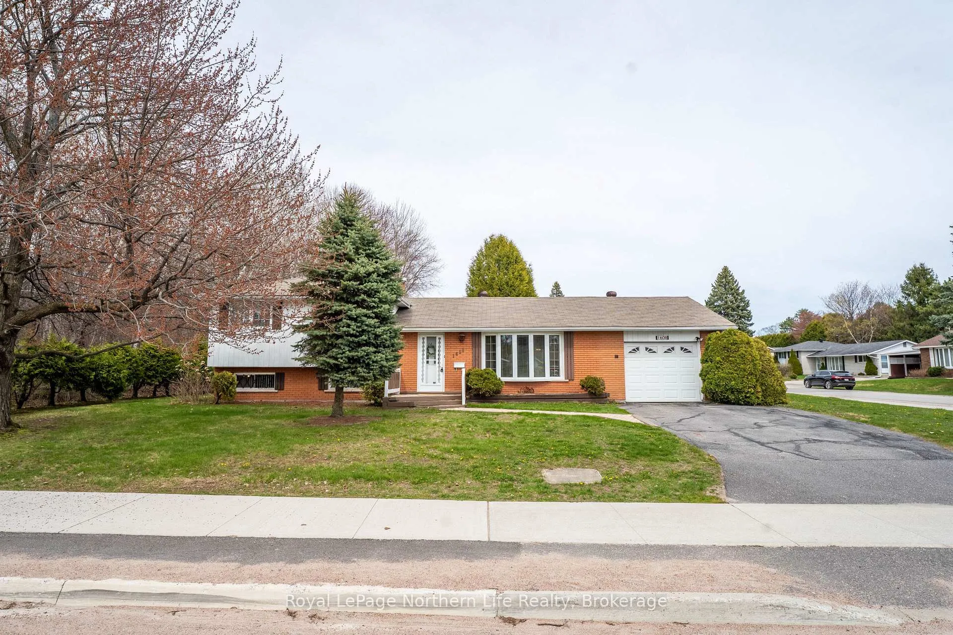 Front of 1608 Parkwood Drive